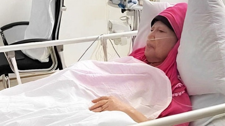 বেগম খালেদা জিয়া হাসপাতালের আইসিওতে