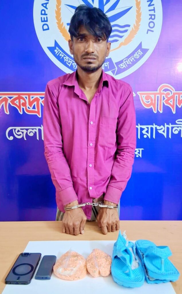 প্লাস্টিকের জুতার ভেতরে ইয়াবা পাচার, ২৯৭০ পিসসহ গ্রেপ্তার ১