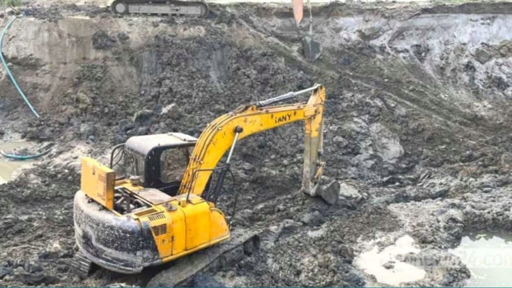 মানিকগঞ্জে অবৈধভাবে মাটি কাটার অভিযোগে এক ব্যক্তিকে এক লাখ টাকা জরিমানা