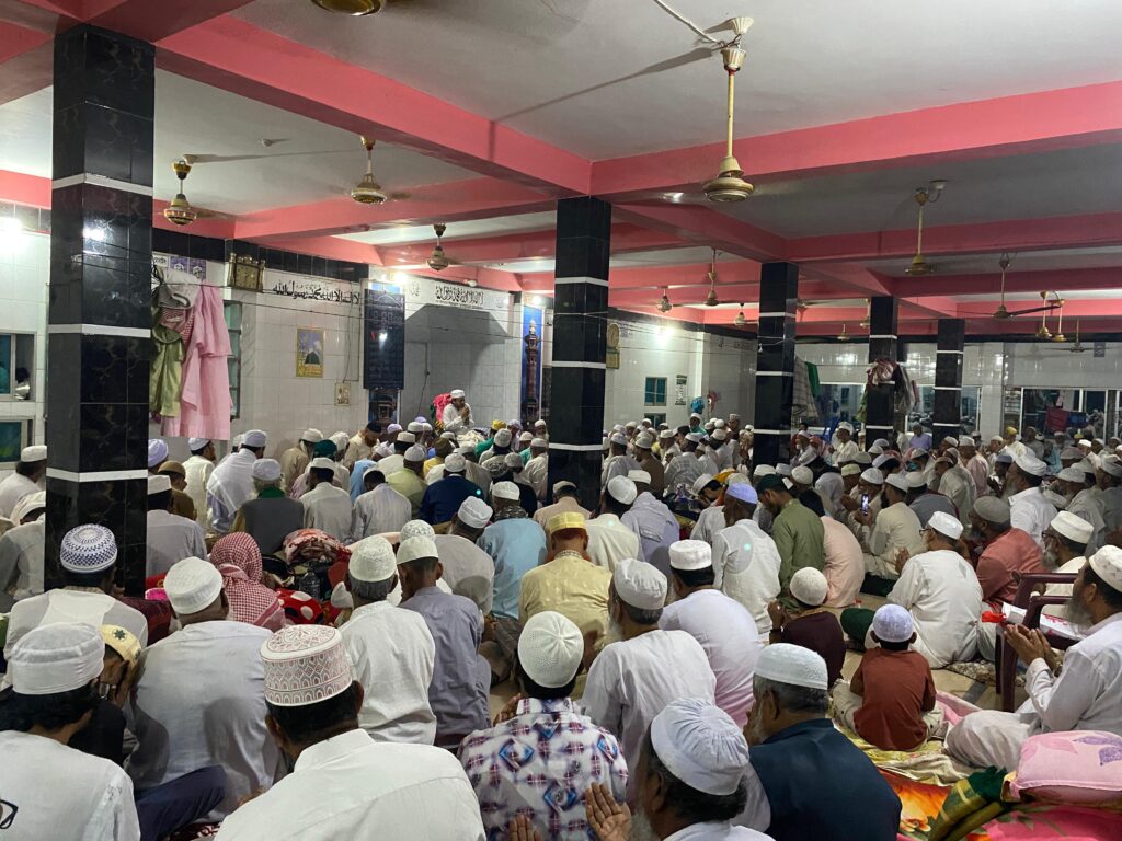 মুরাদনগরের খামারগ্রামে শতবর্ষের ঐতিহ্যে প্রায় ৪ শতাধিক মুসল্লির ইতেকাফ, যুবসমাজের মেহমানদারী