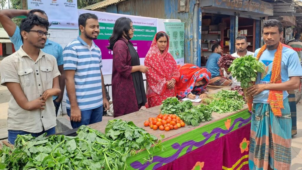 গাইবান্ধায় পরিবেশবান্ধব পণ্যের বাজার,উদ্যোক্তা একঝাঁক তরুণ-তরুণী